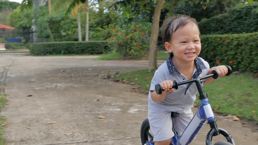 Jangan Paksa Anak Diam 24 Jam. Ibu Ayah Kena Faham Proses Perkembangan Anak Ikut Fasanya